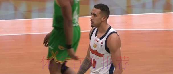 攻防一体！奎因全场12中10，三分7中6砍下30分4板4助5抢断